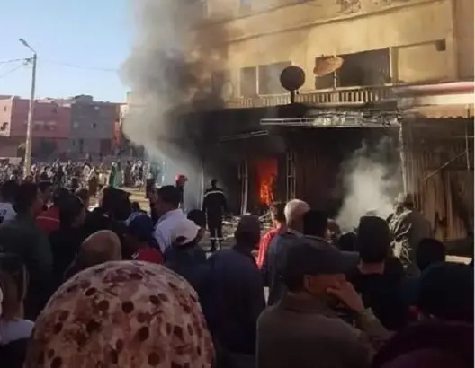 حريق يلتهم محتويات محلات تجارية بقصبة تادلة.. وإنقاذ شخص من الموت