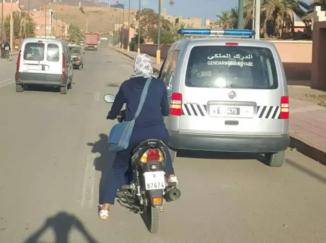 نساء في مواجهة “كورونا”.. مريم “عريفة” تلزم نساء زاكورة بالحجر الصحي