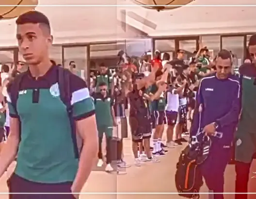 هكذا حفزت جماهير الرجاء عناصر الفريق بالفندق قبل مباراة مازمبي (فيديو)