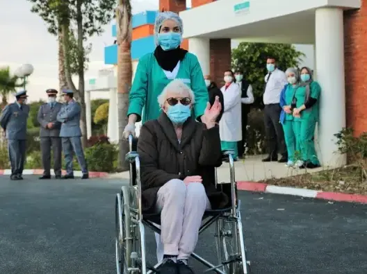 عمرها 78 سنة.. ألمانية تهزم كورونا وتغادر مستشفى محمد السادس بطنجة