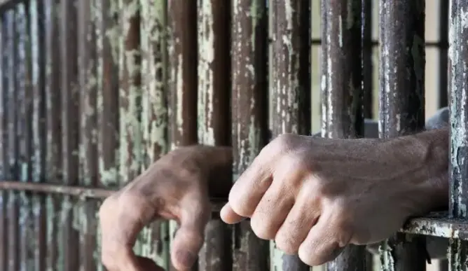 مجلس بوعياش يكشف “الظروف المزرية” للزنازين التأديبية ويوصي بمناهضة التعذيب