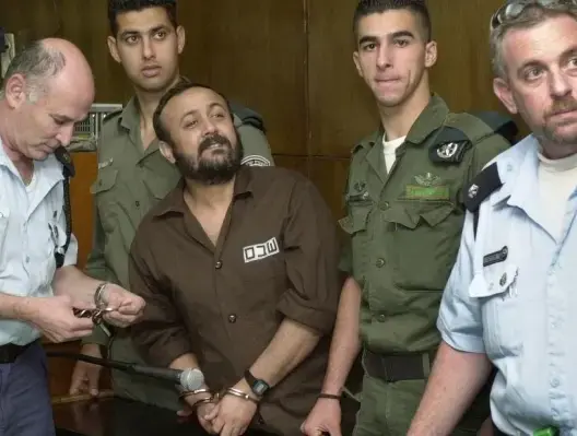محكوم بـ5 مؤبدات.. الأيقونة مروان البرغوثي: 22 عاما من المقاومة داخل زنازين الاحتلال
