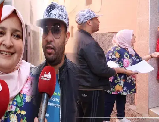 جمعية توزع 1000 هاتف ذكي على تلاميذ أسر معوزة بالبيضاء (فيديو)