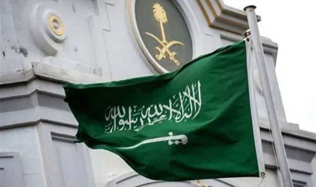 السعودية تشترط حصول الموظفين على لقاح كورونا للحضور لمقرات العمل