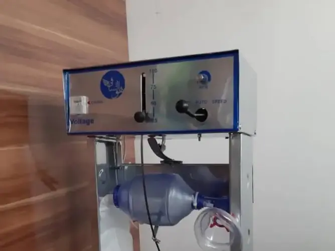 بسعر رخيص.. مخترعات يطورن جهاز تنفس اصطناعي من قطع سيارات (فيديو)