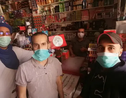 بسبب الكمامة.. بقال يقاضي زبونا بأكادير بدعوى التشهير به في “فيسبوك”