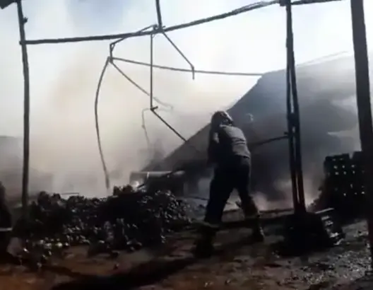 حريق مهول يخلف خسائر مادية في سوق الجملة بالمحمدية (فيديو)