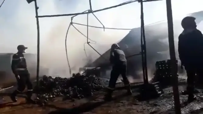 حريق مهول يخلف خسائر مادية في سوق الجملة بالمحمدية (فيديو)