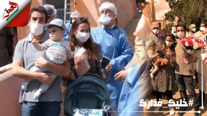 بالورود.. استقبال بهيج لشفاء أول أسرة أصيبت بـ”كورونا” في مراكش (فيديو)