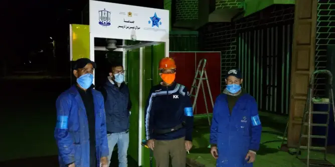 شباب بضواحي أزيلال يتبرعون بممرات تعقيم آلية لمستشفيات كورونا بالإقليم