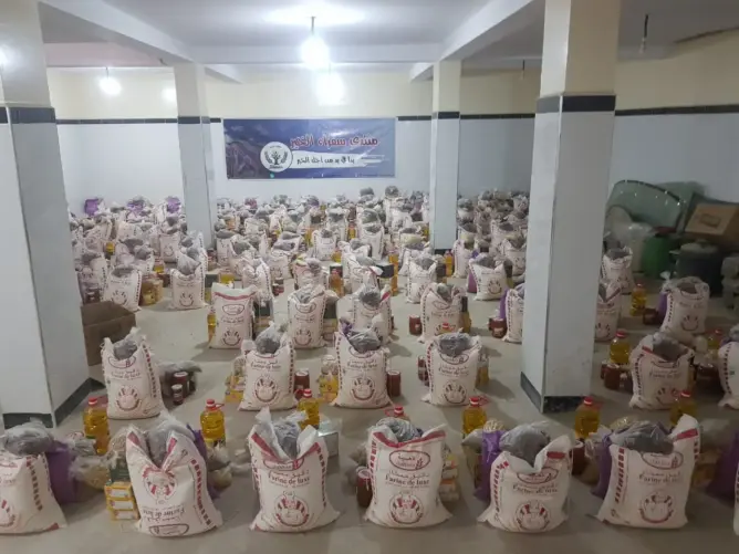 “سفراء الخير” يوزعون 400 قفة على أسر معوزة بقلعة السراغنة