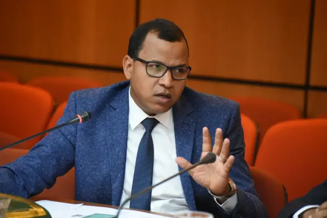 عباسي: الحياة الحزبية فيها أعطاب لكنها ليست مبررا للحجر عليها