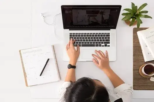 وزارة الاقتصاد تعد دليلا للعمل عن بعد بإدارات الدولة