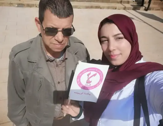 المتعاقدون يحيون ذكرى وفاة حجيلي.. وابنته لـ”العمق”: مازلنا ننتظر نتائج التحقيق