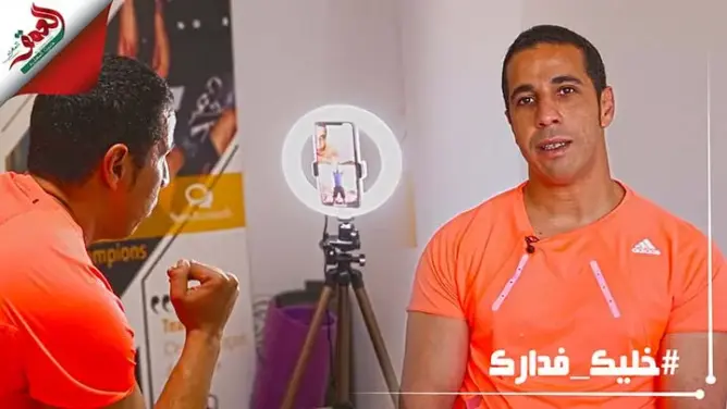 “كوتش” رياضي يقدم تداريب للمغاربة عن بعد خلال فترة الحجر الصحي (فيديو)