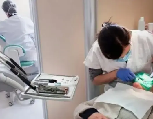 وزير الصحة يدعو لفتح عيادة طب أسنان واحدة بكل إقليم للحالات المستعجلة