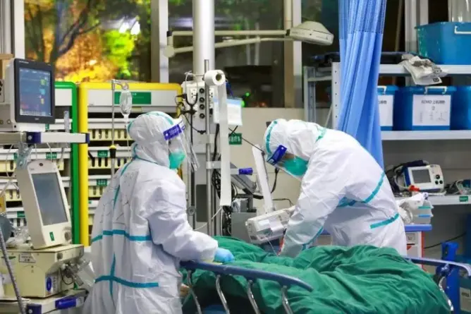 طبيب يفسر سبب ارتفاع عدد المصابين بكورونا في اليومين الأخيرين بالمغرب