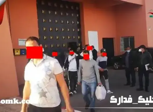شاهد لحظة خروج سجناء استفادوا من العفو الملكي بسجن أيت ملول (فيديو)