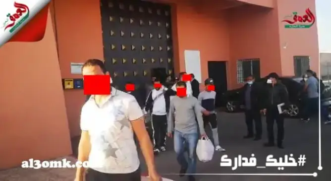 شاهد لحظة خروج سجناء استفادوا من العفو الملكي بسجن أيت ملول (فيديو)