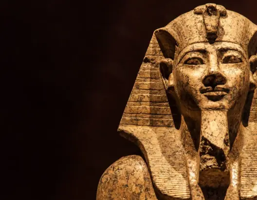 الإشارات السياسية في قصة موسى .. علو فرعون في الأرض وجَعْلُ أهلها شيعا
