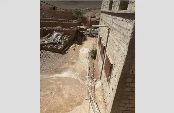 سلطات فم زكيد تطوق منزل أسرة تأكدت إصابة 3 من أفرادها بكورونا (صور)