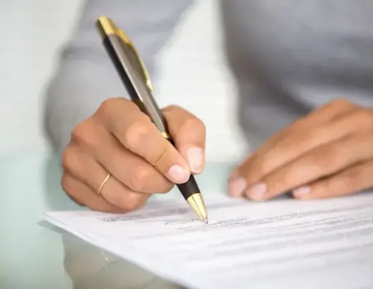 التوقيع على اتفاقيات وعرائض