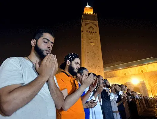الشباب في رمضان.. شهر للعبادة والتفكر وإعمار بيوت الله