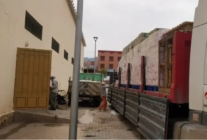 “استياء عارم” يرافق توزيع مساعدات غذائية على أسر بدمنات