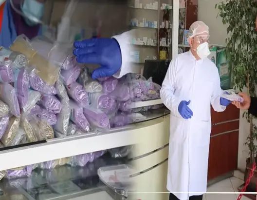 نقابة الصيادلة توزع بالبيضاء 500 ألف كمامة يوميا بالمجان (فيديو)