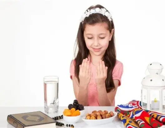 إليك كيف تجعلين رمضان مدرسة تربوية بامتياز لطفلك