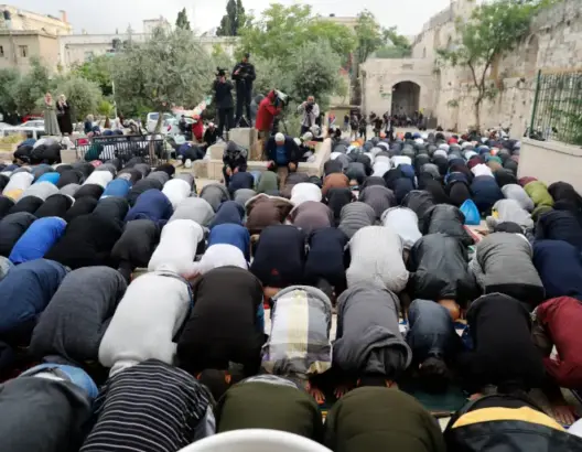 أثناء صلاة العيد بالأقصى.. قوات الاحتلال تعتدي على المصلين