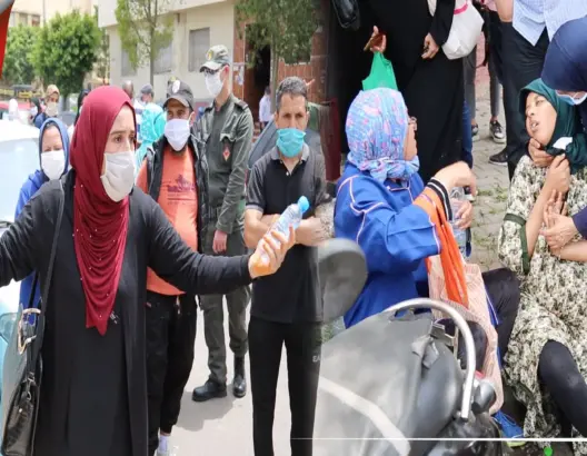 إلزام مدرسة خاصة الآباء بدفع المصاريف يدفع العشرات “للاحتجاج” بالبيضاء (فيديو)