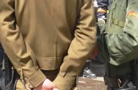 بعد تدخل مسؤولين قضائيين.. قاضي طنجة يتنازل عن شكايته ضد “مخزني”