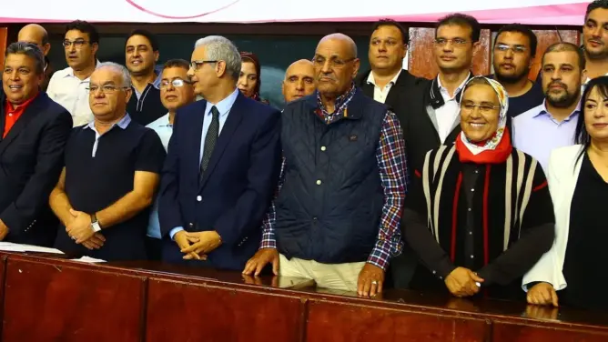 حزب الاستقلال ينتقد “استقالة” الحكومة من مسؤولياتها في مواجهة “كورونا”