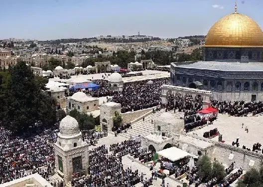 بعد إغلاق استمر لمدة شهرين .. إعادة فتح المسجد الأقصى للمصلين
