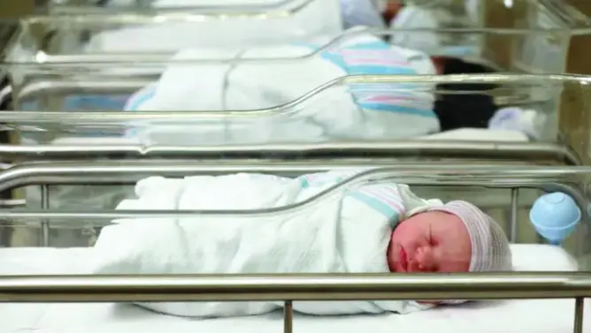 تأخير ملف “بيع الرضع” بفاس بعد الاستماع للشهود