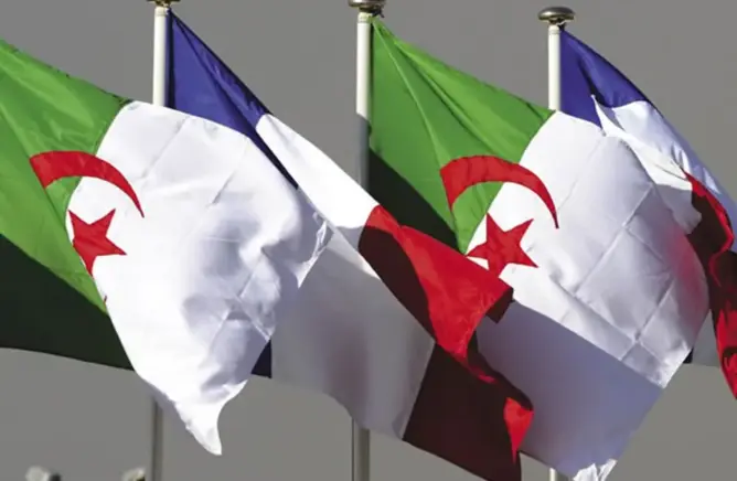 بسبب وثائقي عن “الحِراك”.. الجزائر تستدعي سفيرها في باريس