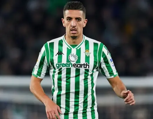 الدولي المغربي فضال يكشف نيته اعتزال الكرة مع الرجاء أو المغرب التطواني