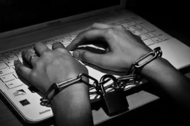 منظمات وأفراد يطالبون بسحب قانون “تكميم الأفواه” وتسريح معتقلي الرأي