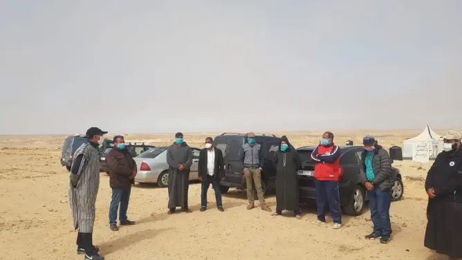 عالقون منذ أسبوعين بواد الكراع يناشدون سلطات الداخلة السماح لهم بدخول المدينة (فيديو)