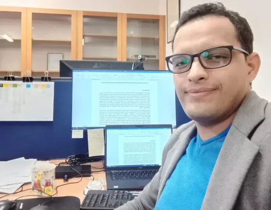 أستراليا تختار مغربيا من تيزنيت للقيام بدراسة لتأثيرات كورونا الاقتصادية والاجتماعية