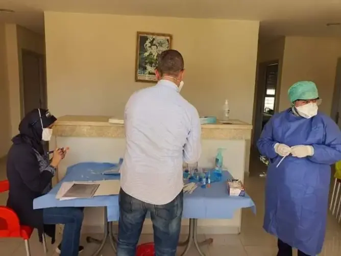 إجراء 20 فحصا للكشف عن “كورونا” على أفراد من الأمن والقوات المساعدة بخنيفرة (صور)