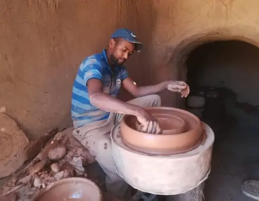 ورشة “حباشي” للفخار.. كورونا تدفع أسرة بزاكورة إلى بعث الروح في حرفة الأجداد (فيديو)