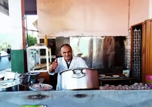 “محبوب الطلبة” .. مبادرة لجمع مساعدات لصاحب محل مأكولات بمراكش