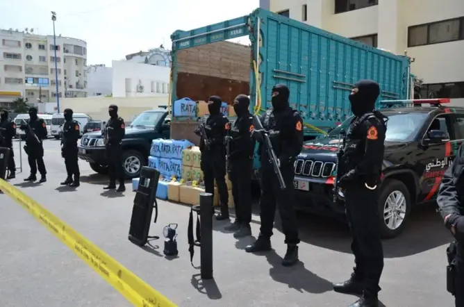 الدار البيضاء.. حجز أكثر من 5 أطنان من الشيرا وتوقيف 3 أشخاص ضمنهم فرنسي
