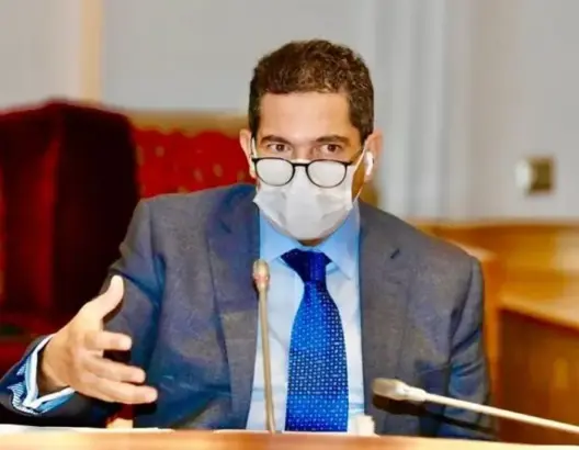 وزارة أمزازي توقف أجور موظفين في وضعية استشفاء ونقابة تحتج