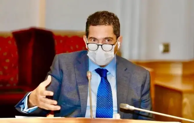 وزارة أمزازي توقف أجور موظفين في وضعية استشفاء ونقابة تحتج