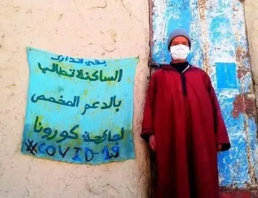 قرويون بإملشيل يُبدعون في الاحتجاج بعد حرمانهم من دعم صندوق كورونا (صور)