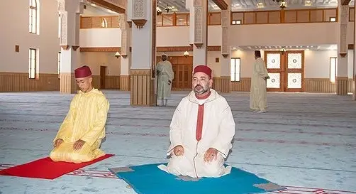 كسائر أفراد شعبه.. الملك محمد السادس يؤدي صلاة عيد الفطر دون خطبة