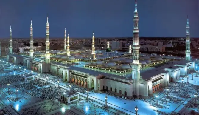 السعودية تقرر فتح المسجد النبوي لصلاة التراويح خلال رمضان وفق إجراءات